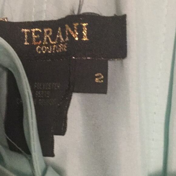 Strapless Neck Embellished Bodice & Chiffon Skirt - Picture 11 of 12